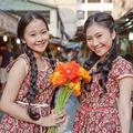 Làng sao - Tam Triều Dâng mua hoa tặng chị gái ngày 8/3