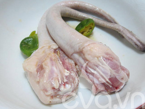 Canh đuôi lợn nấu củ dền thơm ngon - 4