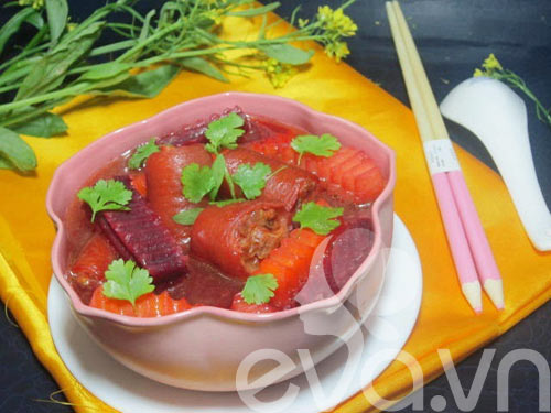 Canh đuôi lợn nấu củ dền thơm ngon - 7