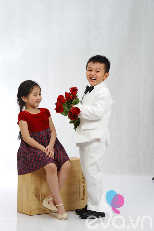 Con trai Á hậu Thu Hương tặng hoa bạn gái - 6