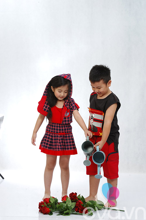 Con trai Á hậu Thu Hương tặng hoa bạn gái - 13