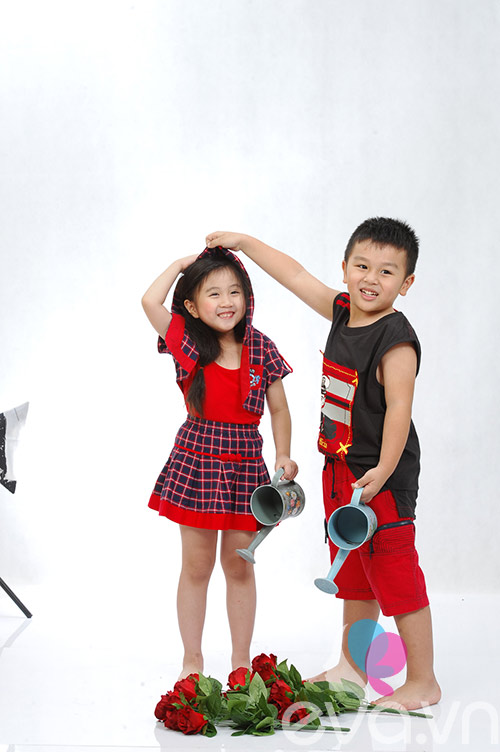 Con trai Á hậu Thu Hương tặng hoa bạn gái - 15