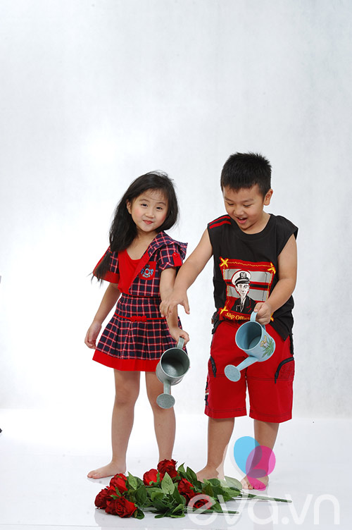 Con trai Á hậu Thu Hương tặng hoa bạn gái - 12
