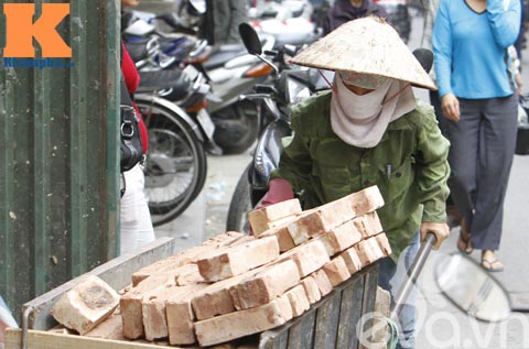 Buồn tủi những người phụ nữ không có ngày 8/3 - 13