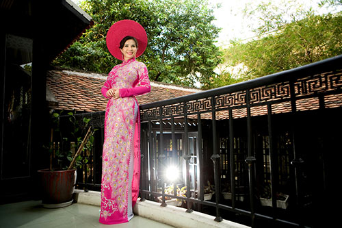 TS Kim Hồng xuống phố cùng phu quân - 12