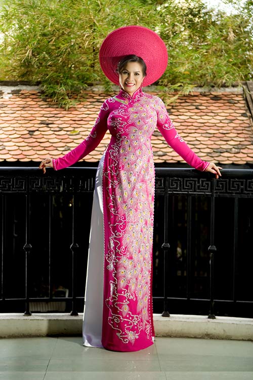 TS Kim Hồng xuống phố cùng phu quân - 13