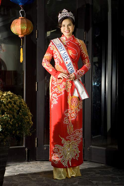 TS Kim Hồng xuống phố cùng phu quân - 17
