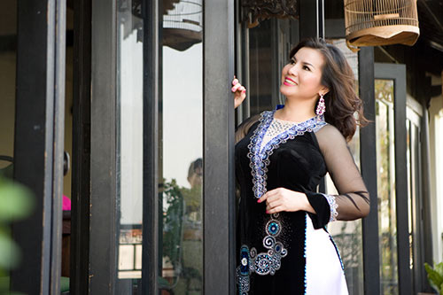 TS Kim Hồng xuống phố cùng phu quân - 11
