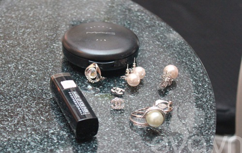 Khám túi Chanel của Lâm Chi Khanh - 7