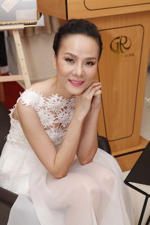 quot;Vợ mớiquot; Huy Khánh khoe vẻ rạng ngời - 3