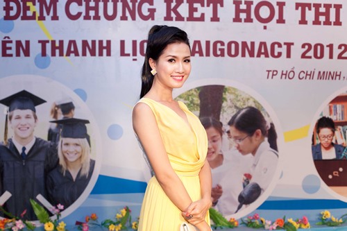 Phan Thị Mơ đắt show làm giám khảo sắc đẹp - 2