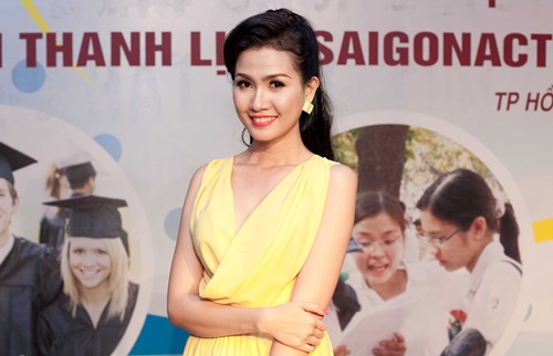 Phan Thị Mơ đắt show làm giám khảo sắc đẹp - 4