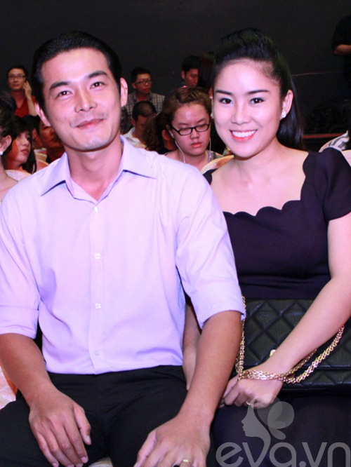 Quách Ngọc Ngoan cùng vợ đi xem ca nhạc - 1