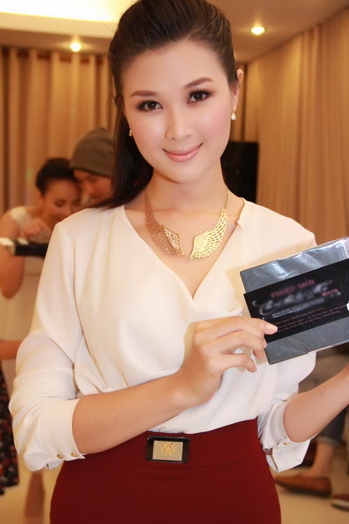 Ngọc Hân mũm mĩm, Thủy Tiên thon gọn - 15