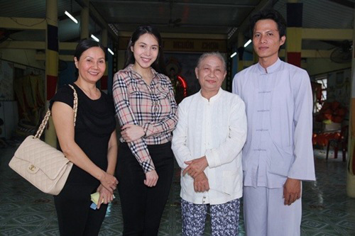 Ngọc Hân mũm mĩm, Thủy Tiên thon gọn - 4