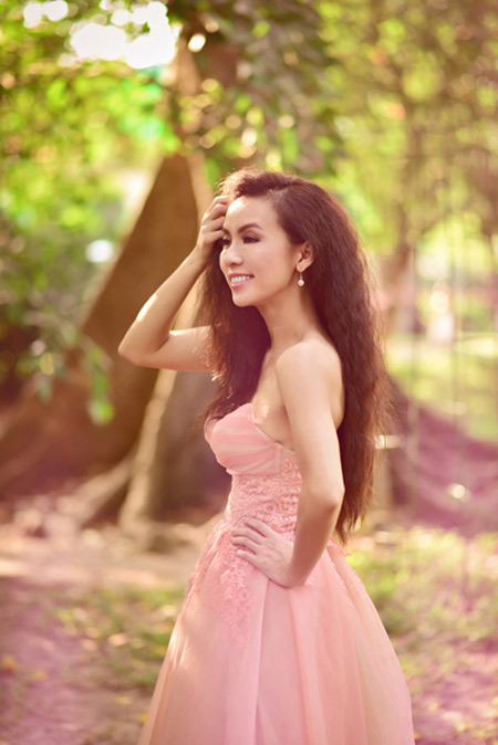 quot;Bạn gái tin đồnquot; Đan Trường khoe đường cong - 9