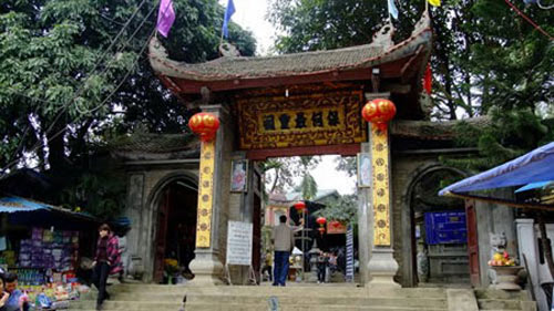 Kỳ lạ ngôi đền cúng thuốc phiện, xin số đề - 1