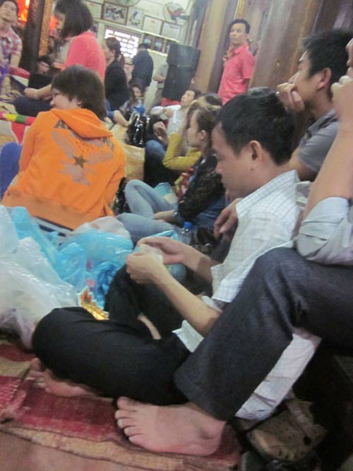 Kỳ lạ ngôi đền cúng thuốc phiện, xin số đề - 3