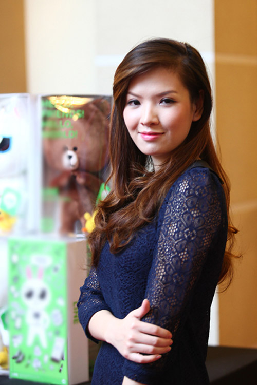 Trang Nhung, Trang Trần lộ eo #039;nghiệp dư#039; - 6