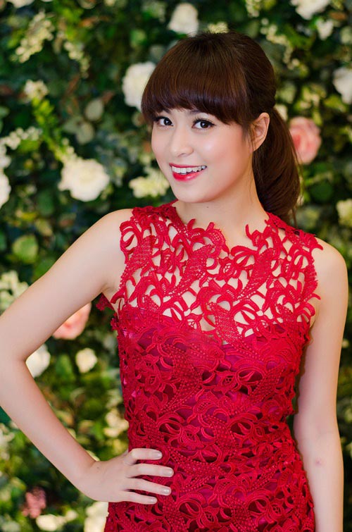 Trang Nhung, Trang Trần lộ eo #039;nghiệp dư#039; - 8