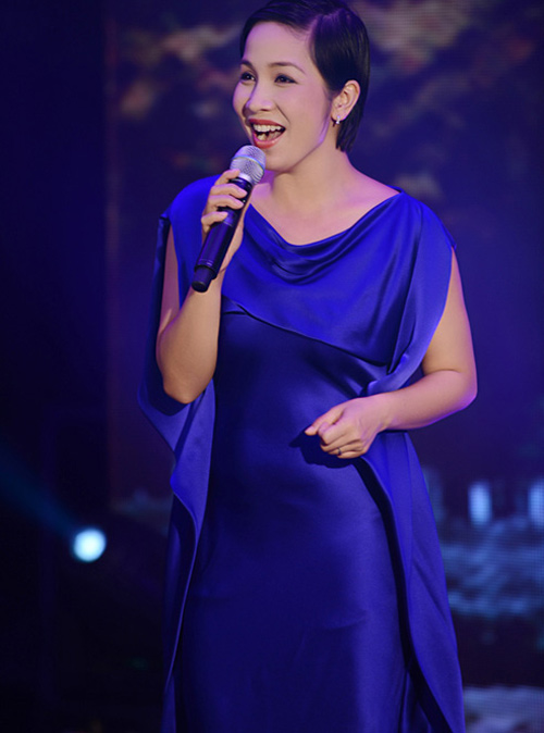 Trang Nhung, Trang Trần lộ eo #039;nghiệp dư#039; - 12