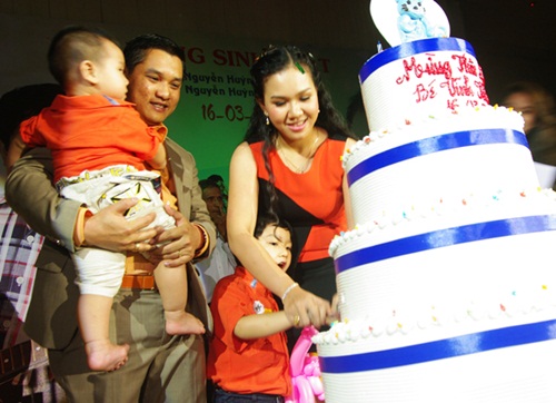Mai Thu Huyền đưa chồng, con đi sự kiện - 3