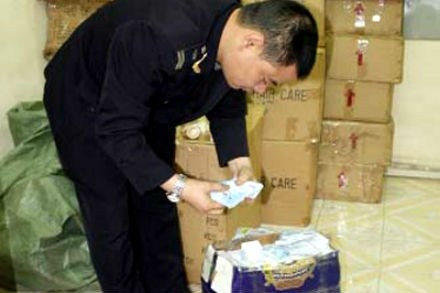 Nhập lậu hàng nghìn sim điện thoại đã được nạp tiền - 1