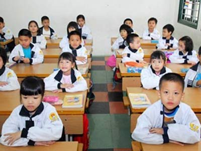 Phụ huynh rầm rập #039;ép#039; con chạy trước lớp 1 - 1