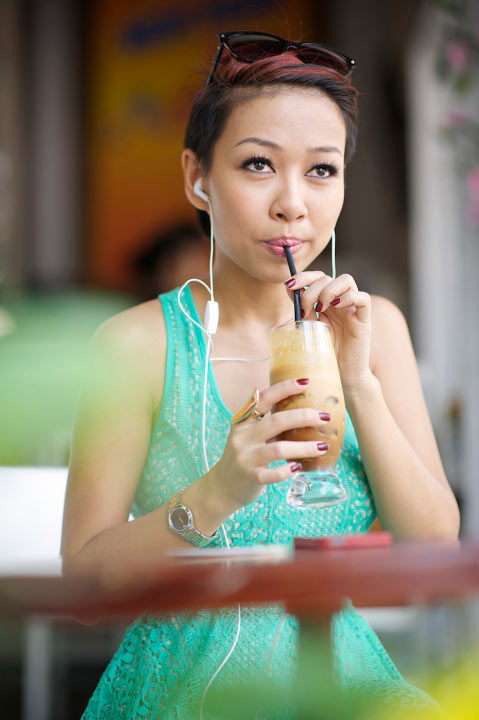 Thảo Trang quot;xấu lạquot; xuống phố làm mẫu - 5