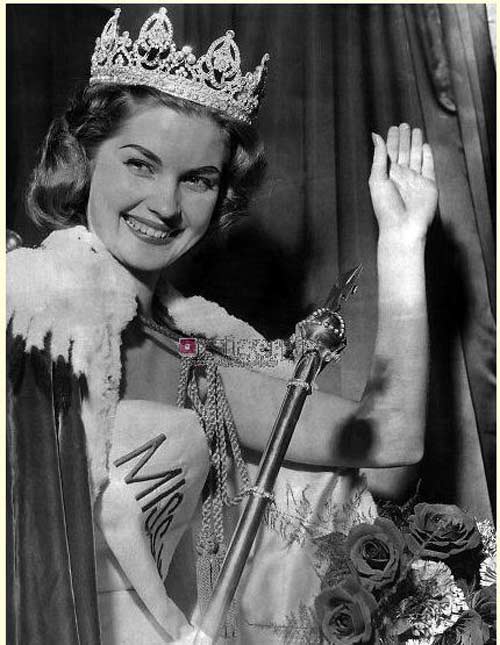 Ngắm 11 vương miện của lịch sử Miss World - 3
