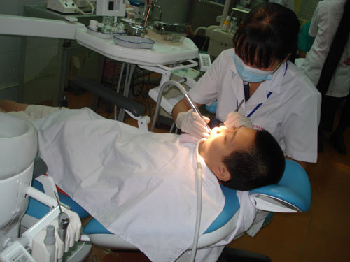90% người Việt Nam mắc các bệnh răng miệng - 1