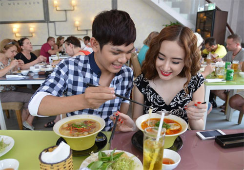 Phương Thanh đọ sắc cùng Đoan Trang - 18