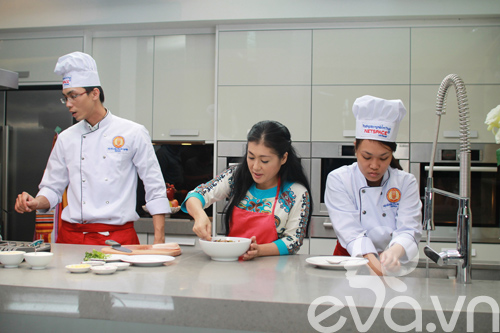 Diễn viên Thanh Thủy trổ tài nấu nướng - 3