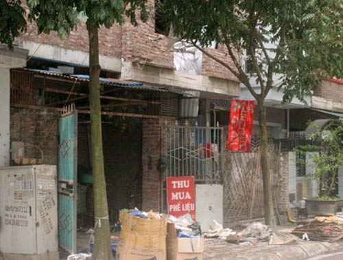 Ở nhà triệu đô hành nghề đồng nát - 1