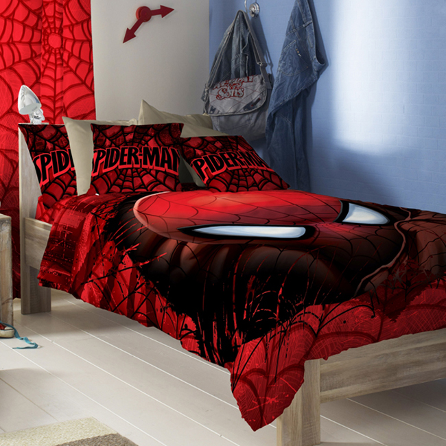 Góc phòng ngủ chăng đầy mạng nhện.