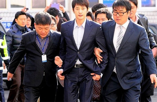 Cảnh sát minh oan cho Park Si Hoo - 1
