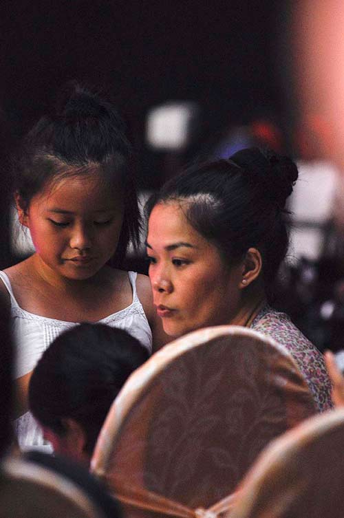 Con gái Mỹ Lệ đến cổ vũ mẹ - 1