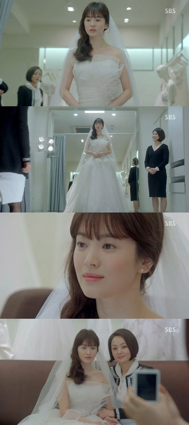 Tập 13 của bộ phim 'Gió thổi mùa đông năm ấy' gây sốt khi trong tập này cô gái mù Oh Young do Song Hye Kyo thủ vai sẽ thử chiếc váy cưới cho ngày trọng đại của mình.