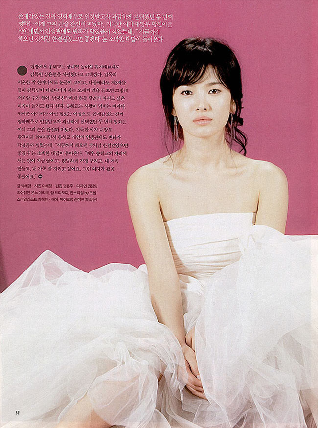 Song Hye Kyo trong shot hình diện áo cưới chụp hình cho một tạp chí thời trang.
