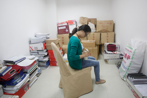 TQ: Ảnh chân thực về hút sữa ở công sở - 1