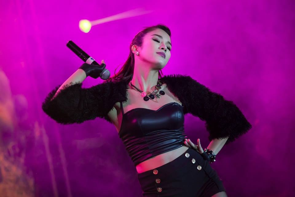 Diệp Lâm Anh đem hit mới ra nước ngoài - 9