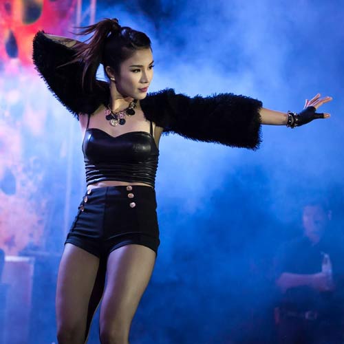 Diệp Lâm Anh đem hit mới ra nước ngoài - 5