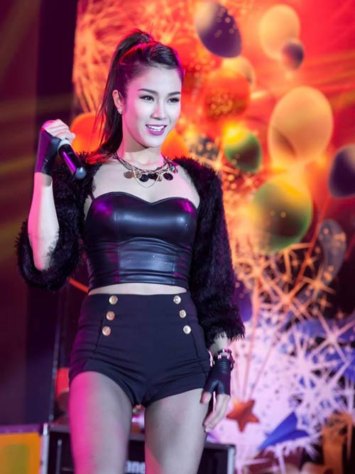 Diệp Lâm Anh đem hit mới ra nước ngoài - 2