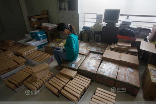 TQ: Ảnh chân thực về hút sữa ở công sở - 2