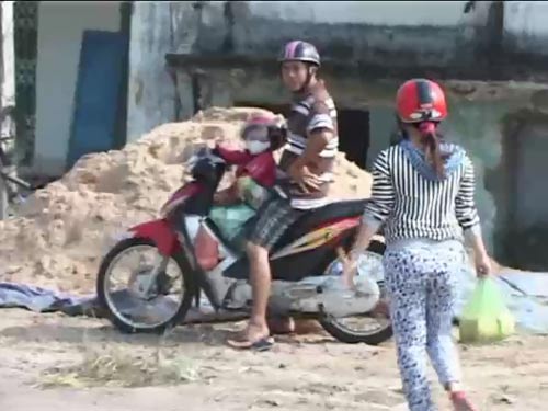 Đồng Nai: Thêm vụ quot;hôi bắpquot; của xe tải gặp nạn - 3