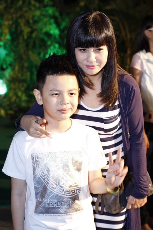 Con trai Cát Phượng ngày càng giống Thái Hòa - 5