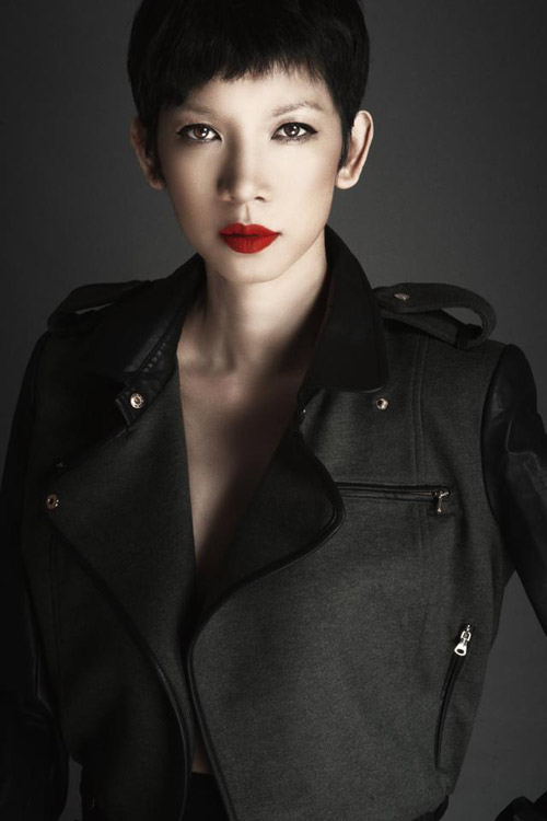 So độ thon gọn của Xuân Lan và Jennifer Phạm - 1