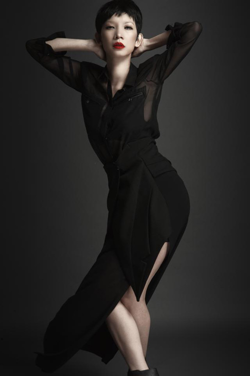 So độ thon gọn của Xuân Lan và Jennifer Phạm - 2