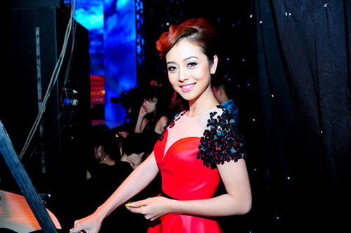 So độ thon gọn của Xuân Lan và Jennifer Phạm - 11