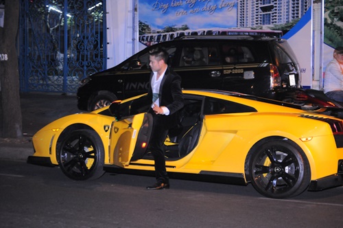 Ngọc Minh Idol gây sốt khi lái siêu xe đi diễn - 3